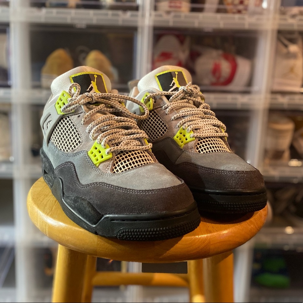 retro 4 se neon